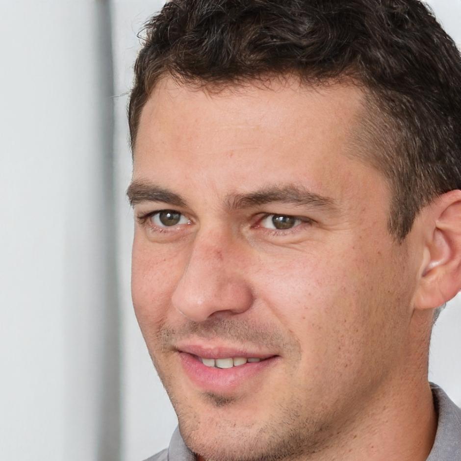 Dr. Marcus Weber - Senior Finanzanalyst und Programmleiter